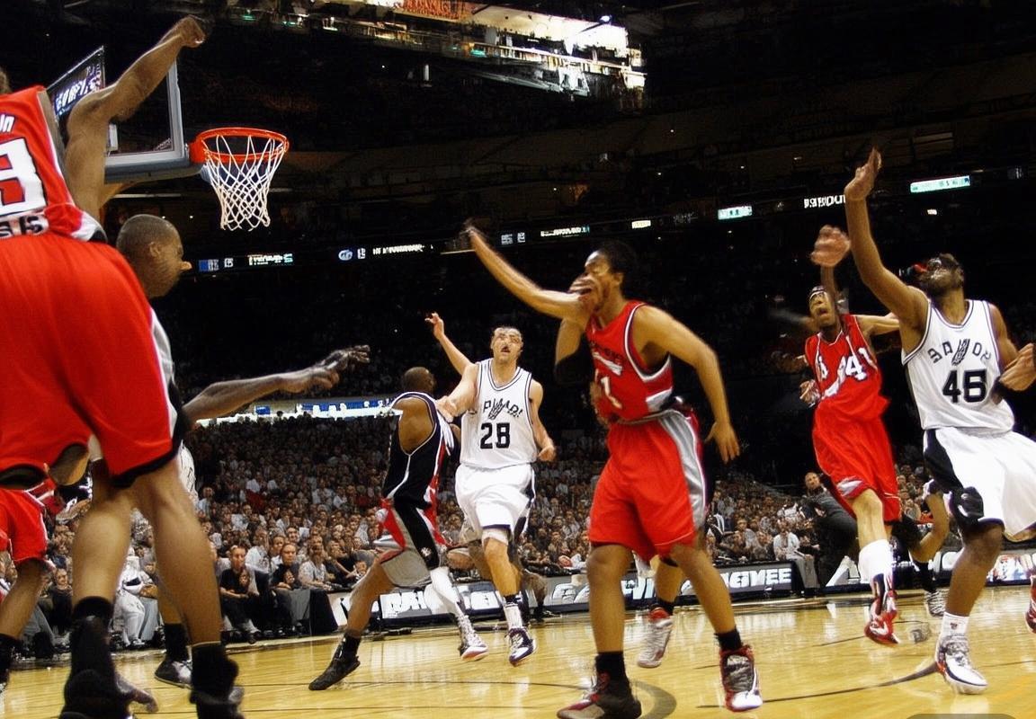 2004年NBA马刺猛龙巅峰对决：邓肯卡特经典之战(图1)