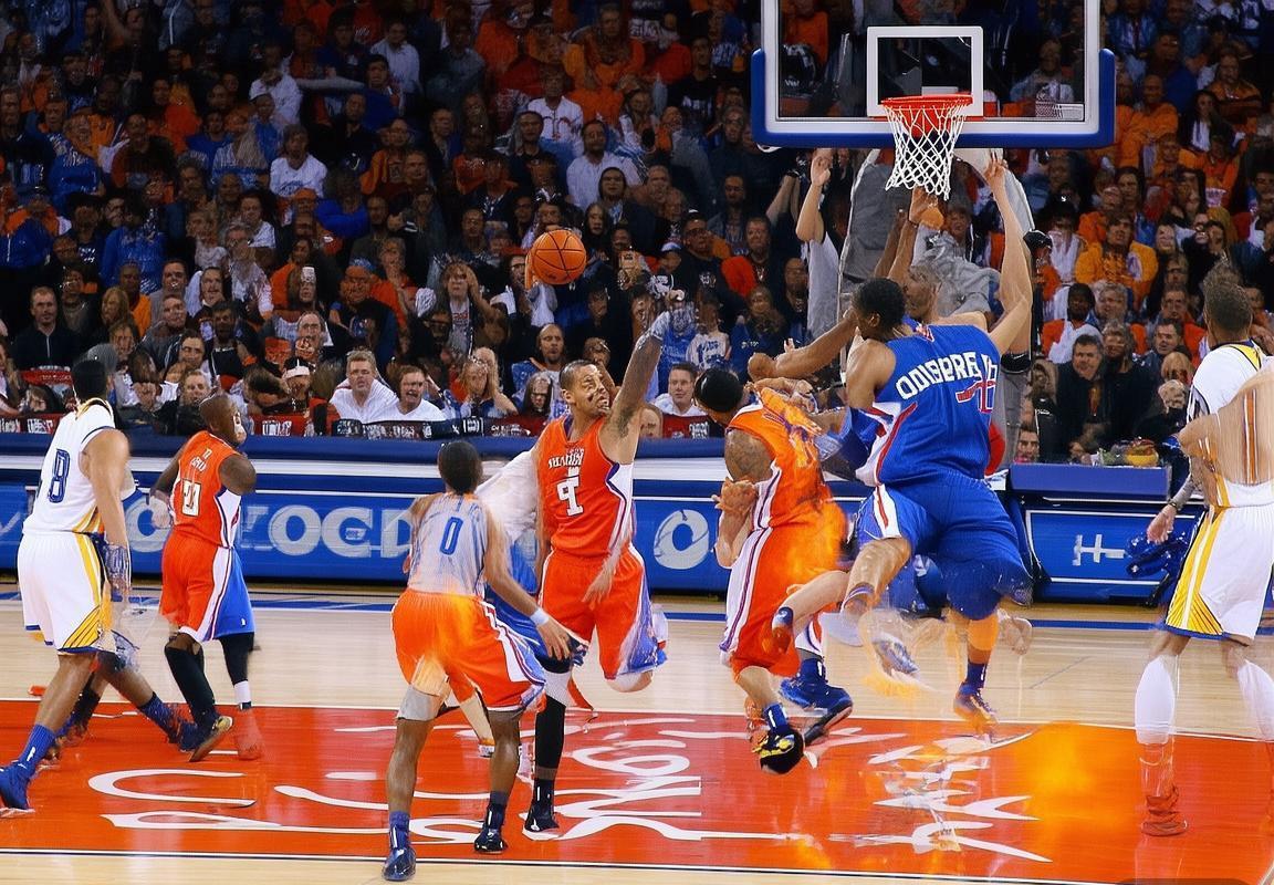 勇士快船季后赛对决：战术解析与巅峰逆袭(图1)